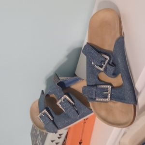 Place Slip In Sandals